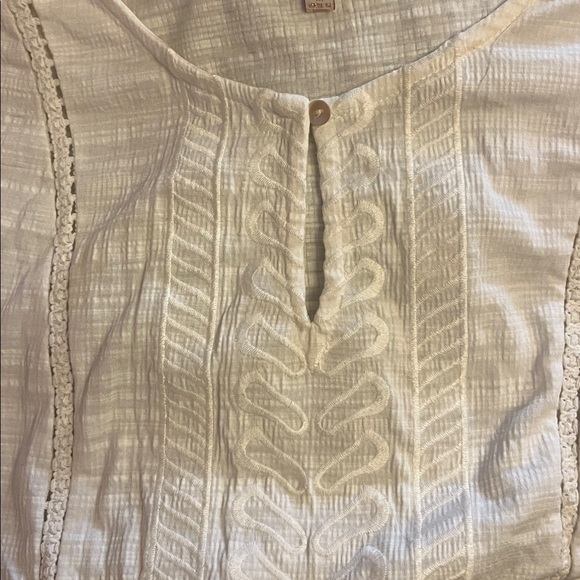 Skies Are Blue Cream and Navy Embroidered Blouse - Picture 3 of 3